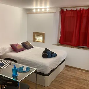 Malagueña Salerosa - Casa Mata De 1 A 4 Con Terraza O Patio Propio Málaga